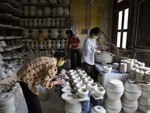 HALF-DAY HANOI TRIP TO BAT TRANG POTTERY VILLAGE