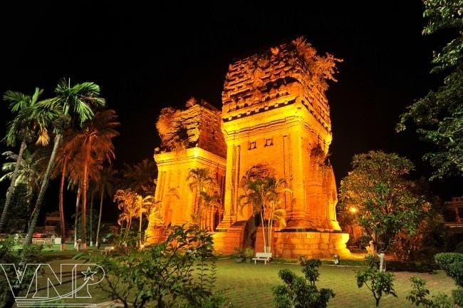 10-DAY TOUR THROUGHOUT VIETNAM