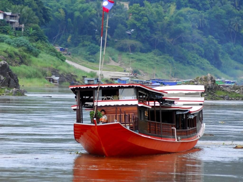 ESSENCE OF LAOS NORTHERN CRUISE TRIP