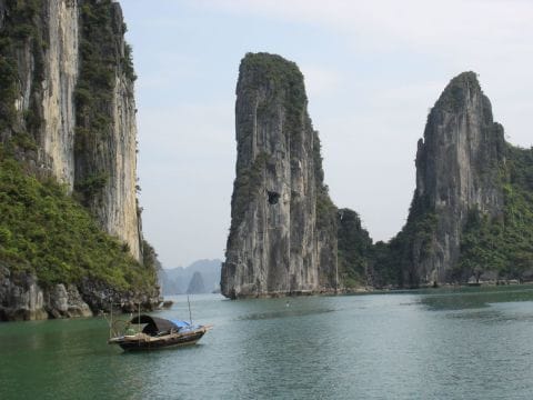 OVERALL VIETNAM SCENIC TOUR