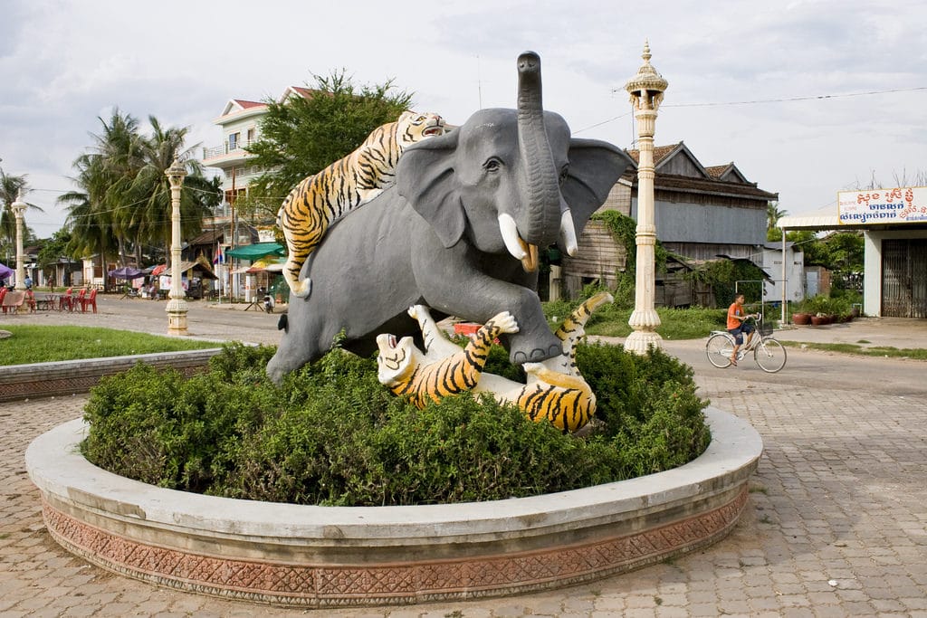 CAMBODIA TOUR OF SHRINES & SHORES