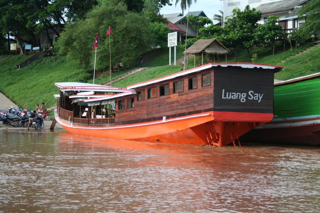 LAOS TOUR WITH LUANG SAY CRUISE FROM HOUEI XAI TO VIENTIANE