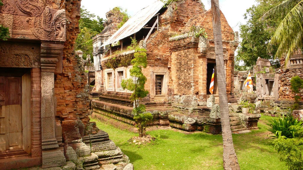 CAMBODIA TOUR FOR ESCAPES