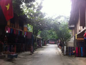 HANOI TOUR TO MAI CHAU VIA DUONG LAM VILLAGE