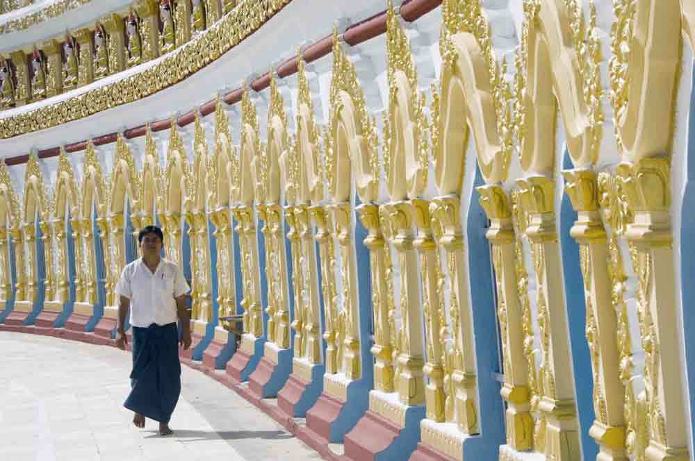 MANDALAY MEDITATION TOUR AT SAGAING HILL