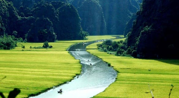 VIETNAM TREKKING TOUR FROM WEST TO EAST