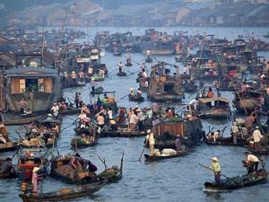 Cambodia Downstream Cruise Tour to Vietnam by Toum Tiou - 8 Days