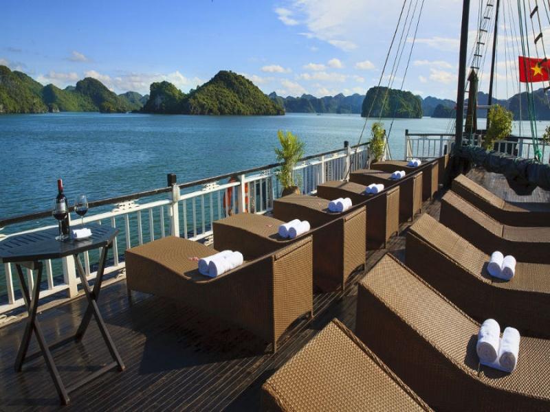 2-Day Halong Bay Tour with Bai Tho Junk