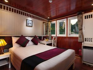 2-Day Halong Bay Trip with Paloma Cruise