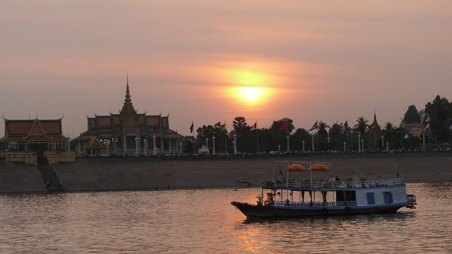 RV Jahan Downstream Cruise Tour from Siem Reap to Phnom Penh