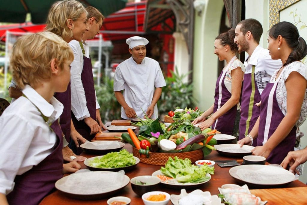 LIFETIME VIETNAM DISCOVERY TOUR & COOKING CLASS – 10 DAYS