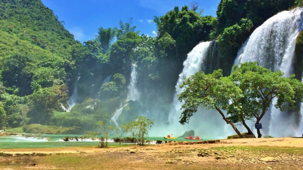 Awe-inspring Vietnam Tour to Ba Be Lake and Ban Gioc Waterfall - 3 Days