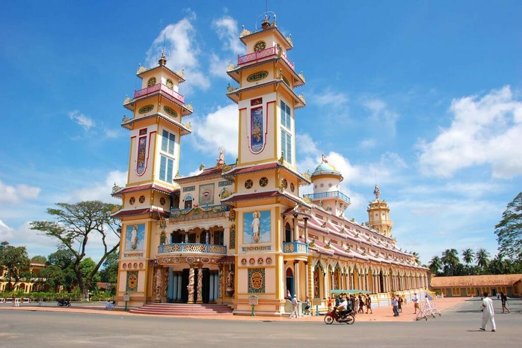 SAIGON JEEP TOUR TO CU CHI TUNNEL AND CAO DAI HOLYSEE