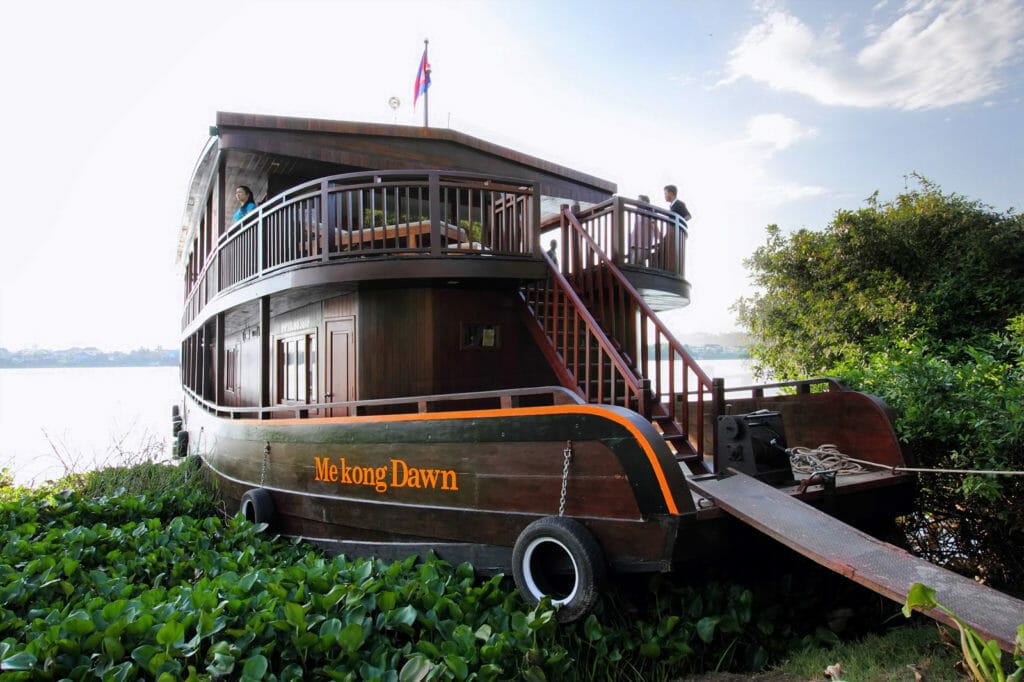 4-Day Phnom Penh Upstream Cruise to Siem Reap