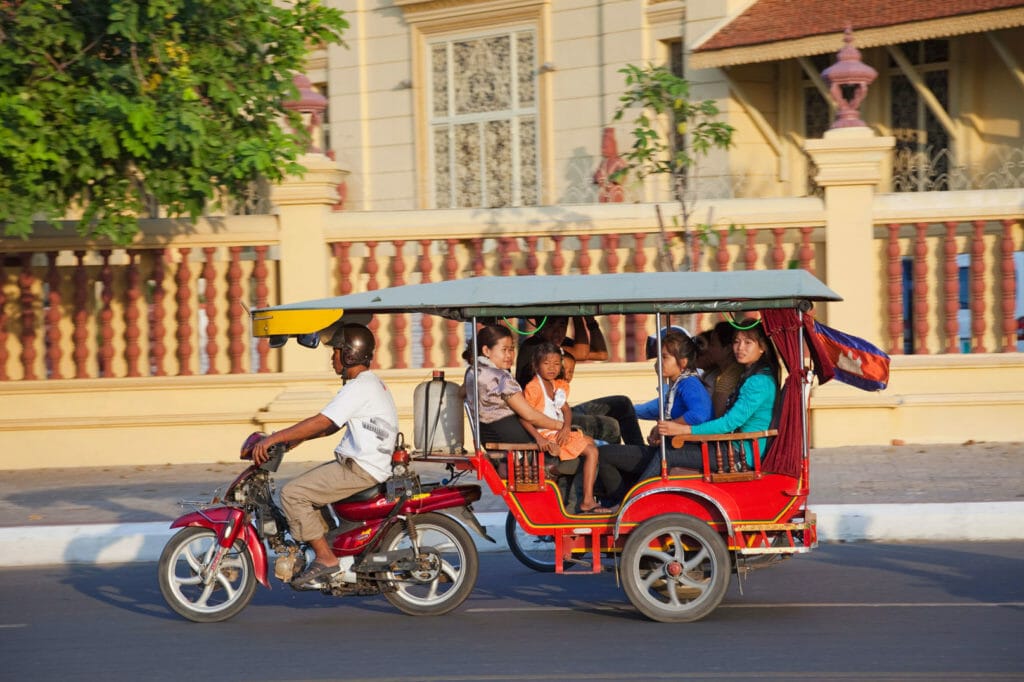 3-Day Phnom Penh Upstream Cruise to Siem Reap