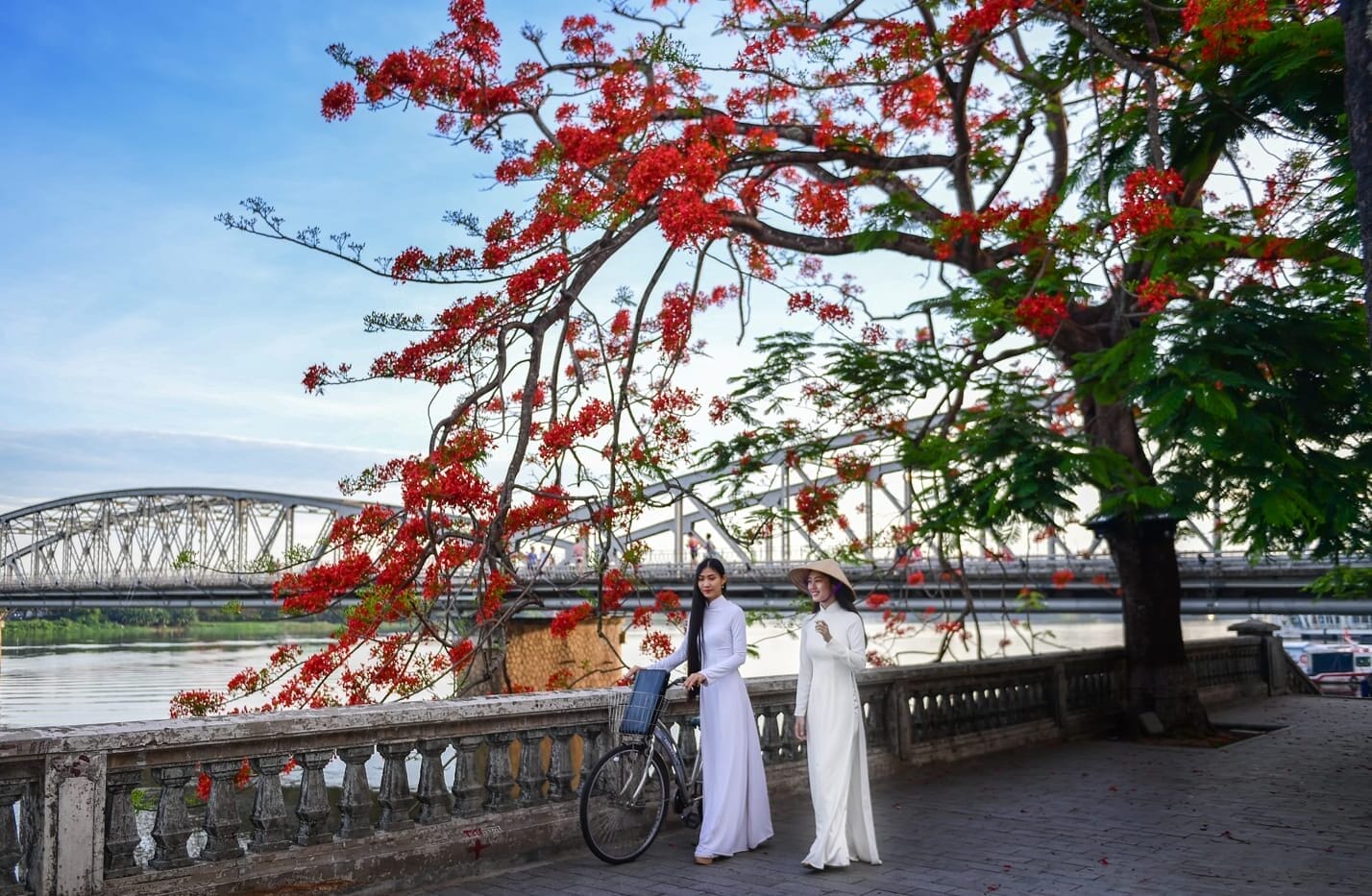 TRAVEL TO HUE: MOST IMPORTANT THINGS YOU NEED TO KNOW! du-lich-Hue-9604-1650366420-e1749538375266 TRAVEL TO HUE: MOST IMPORTANT THINGS YOU NEED TO KNOW!