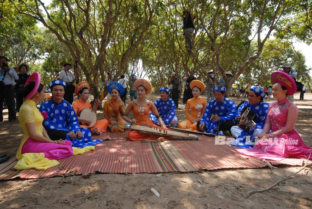 folk-music-mekong-delta What Are the Top Cultural Experiences on a Can Tho to Phnom Penh Cruise Trip?