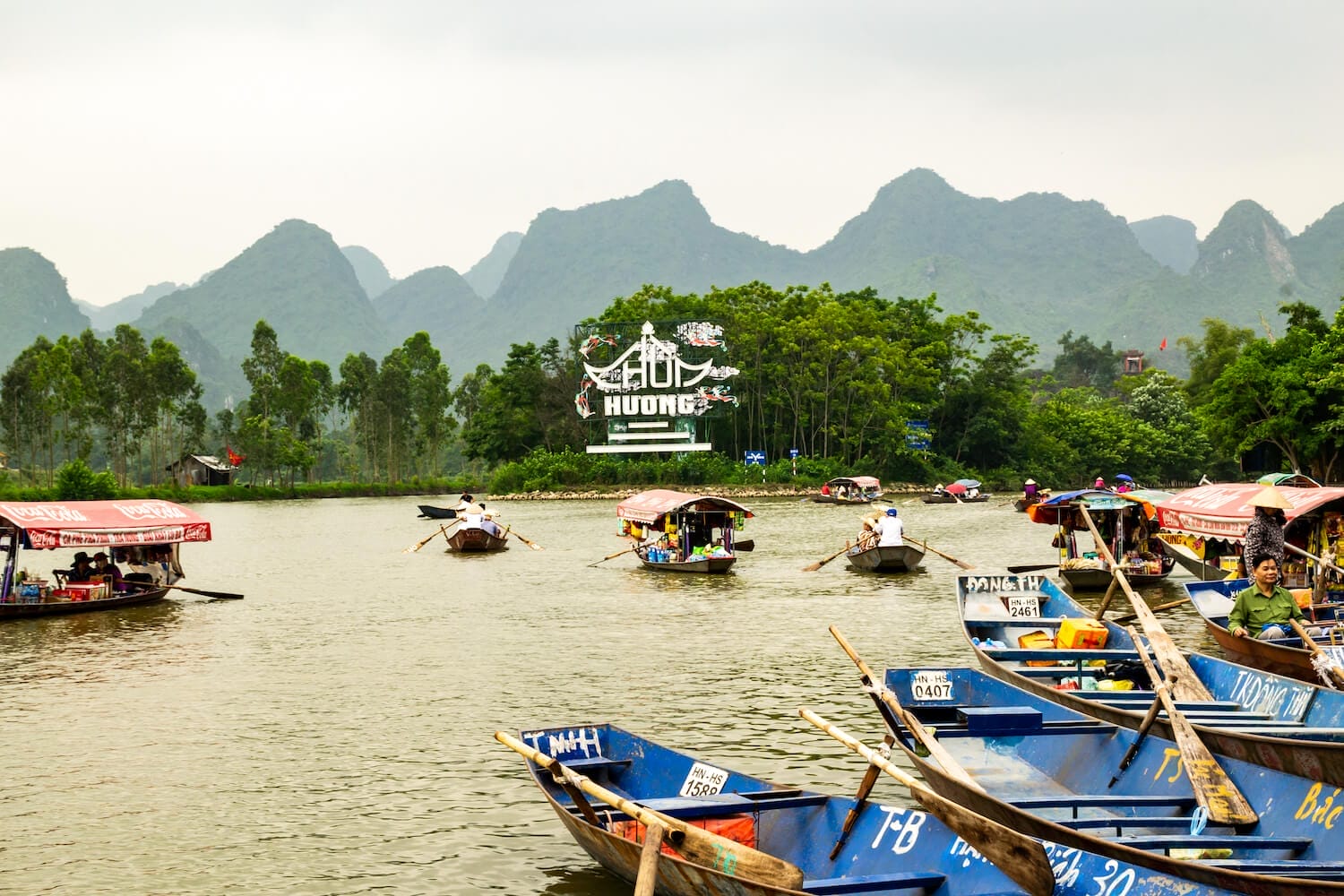 Perfume-festival-le-hoi-chua-huong-2 When Should Overseas Vietnamese Visit to Experience Vietnam’s Markets and Festivals?