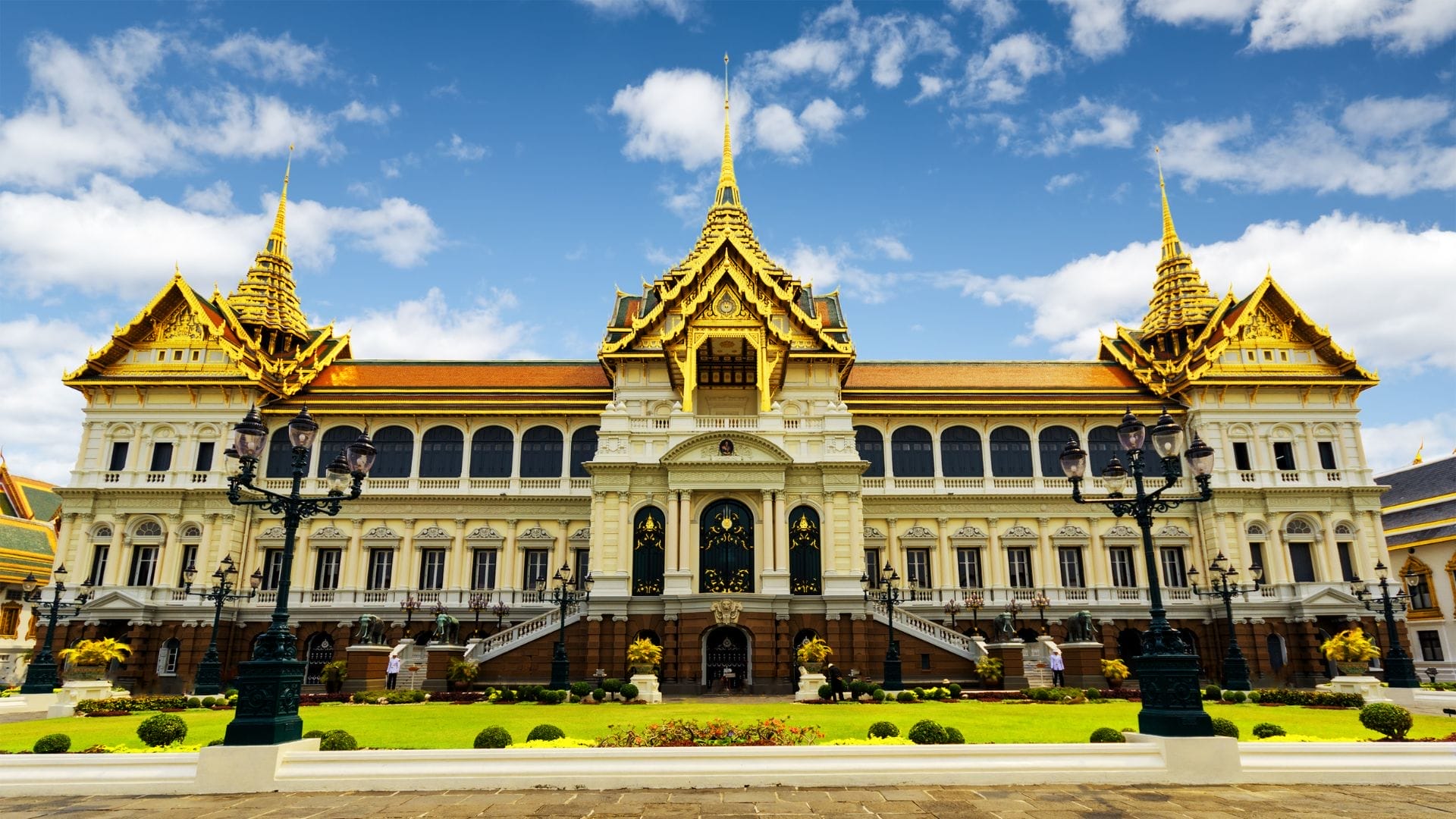 bangkok-grand-palace What are the Best Thailand and Laos Tours for First-Time Travelers?