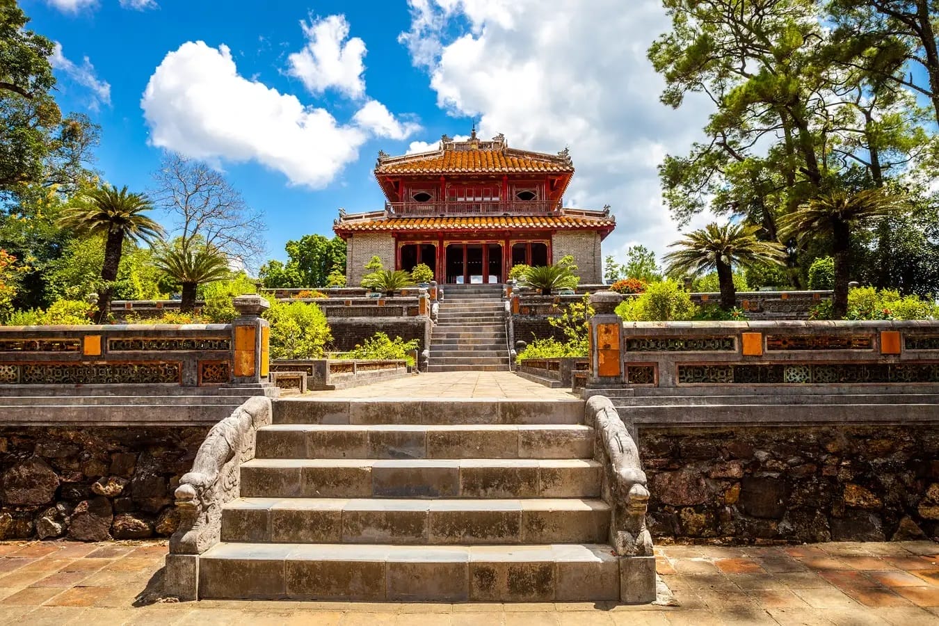 minh-mang-tomb-hue-1 Best Places for Viet Kieu to Reconnect with Family in Vietnam