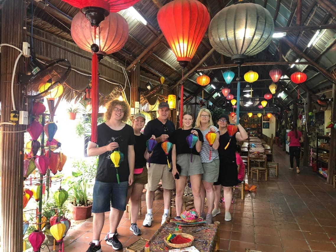 hoi-an-lantern-making-tour-1 What Hoian's Traditional Crafts Can Tourists Learn?