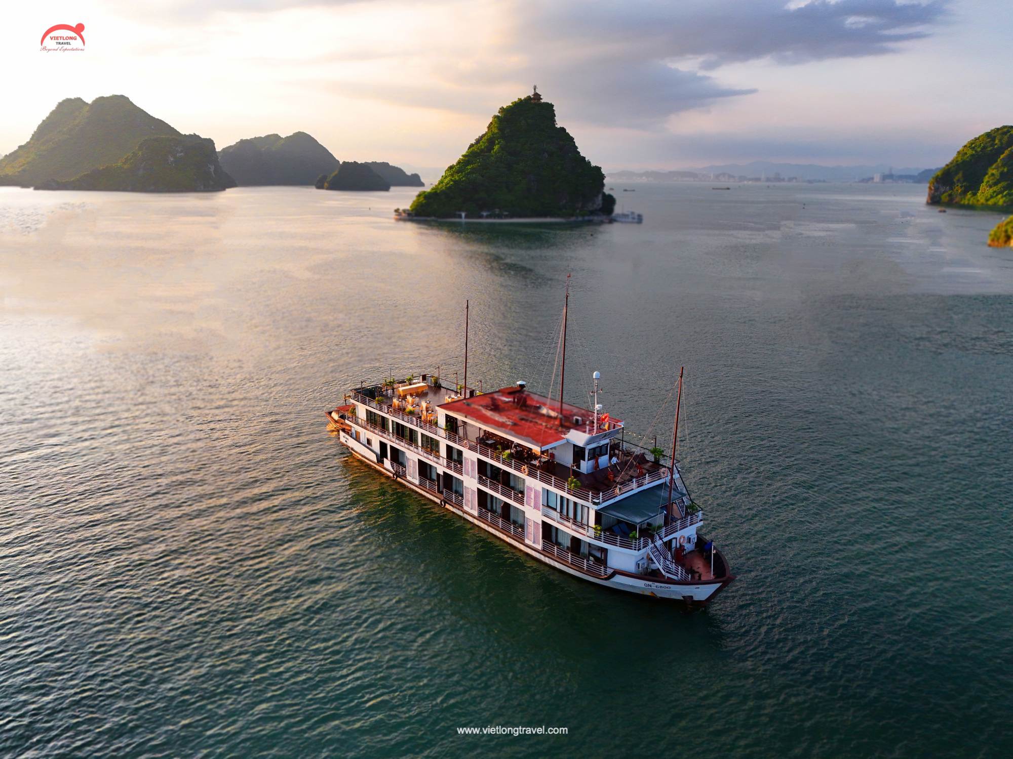 why-halong-bay-is-one-of-vietnams-most-romantic-destinations-1 Why Halong Bay is One of Vietnam’s Most Romantic Destinations