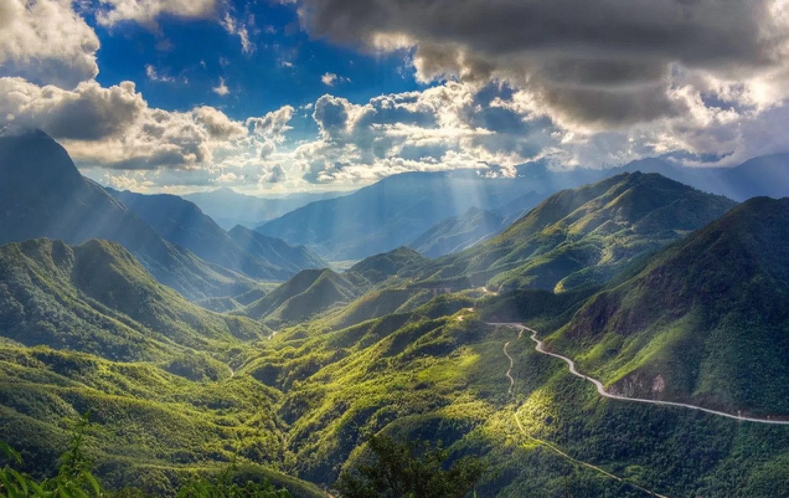 o-quy-ho-pass-sapa Best Scenic Spots for Photography in Sapa: Capture Vietnam's Beauty