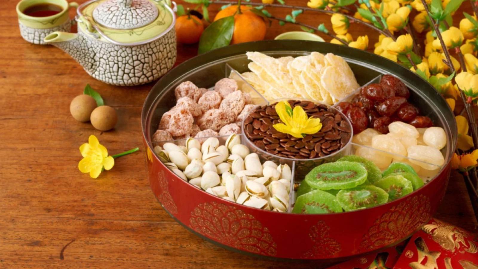 mut-tet-traditional-tet-foods-in-vietnam-a-culinary-guide-to-lunar-new-year-2 Traditional Tet Foods in Vietnam: A Culinary Guide to Lunar New Year