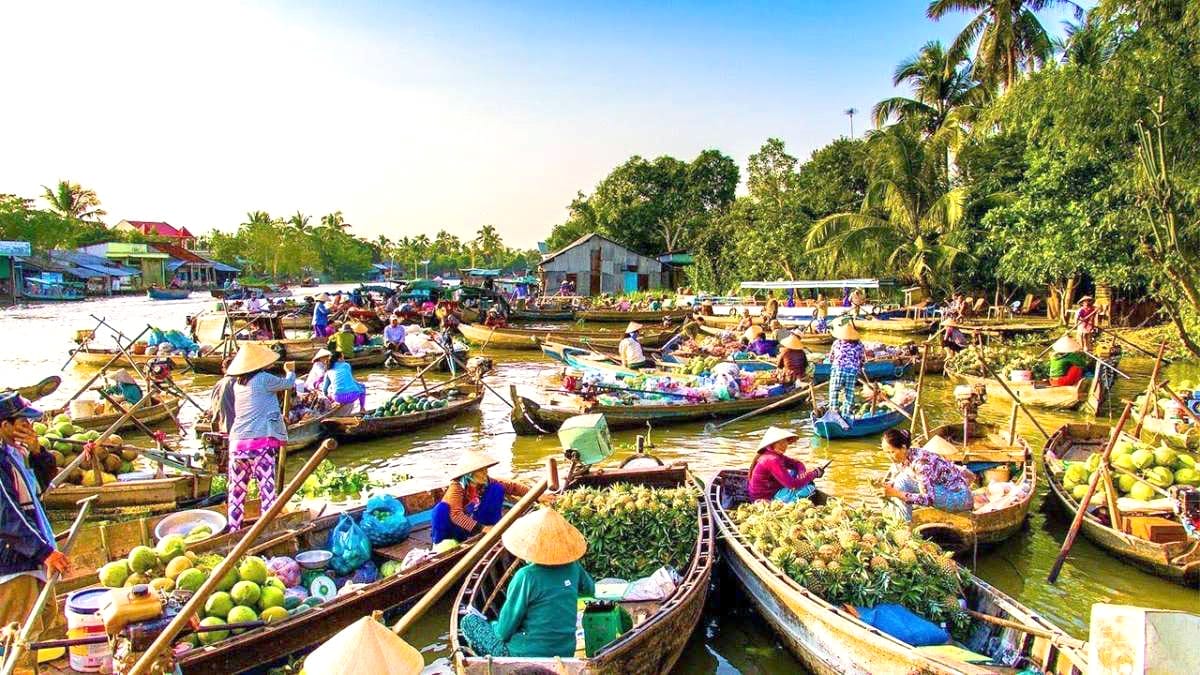 Top Attractions Along the Mekong River – Discover Hidden Gems cai-rang-floating-market-in-can-tho-7 Top Attractions Along the Mekong River – Discover Hidden Gems