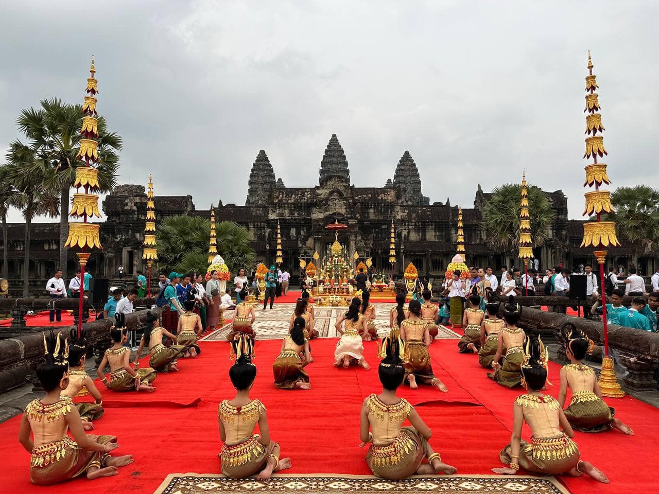 Cambodia's Sankranta: Traditions and Rituals Explained cambodias-sankranta-traditions-and-rituals-explained-2 Cambodia's Sankranta: Traditions and Rituals Explained
