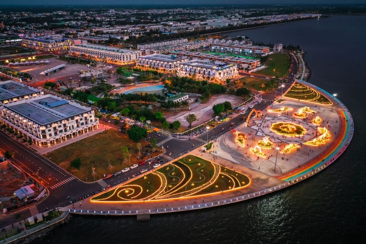 Top Attractions Along the Mekong River – Discover Hidden Gems rach-gia-port-town-2 Top Attractions Along the Mekong River – Discover Hidden Gems