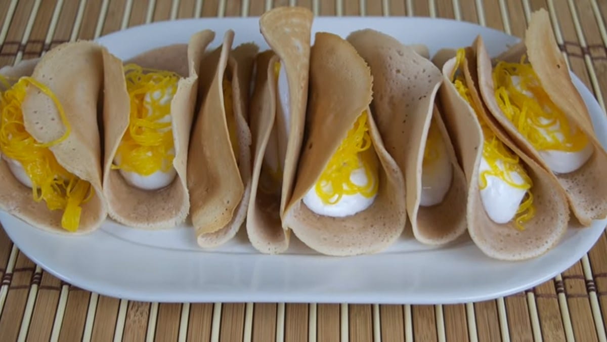 Top 10 Local Street Foods in Bangkok You Must Try Khanom-Buang Top 10 Local Street Foods in Bangkok You Must Try