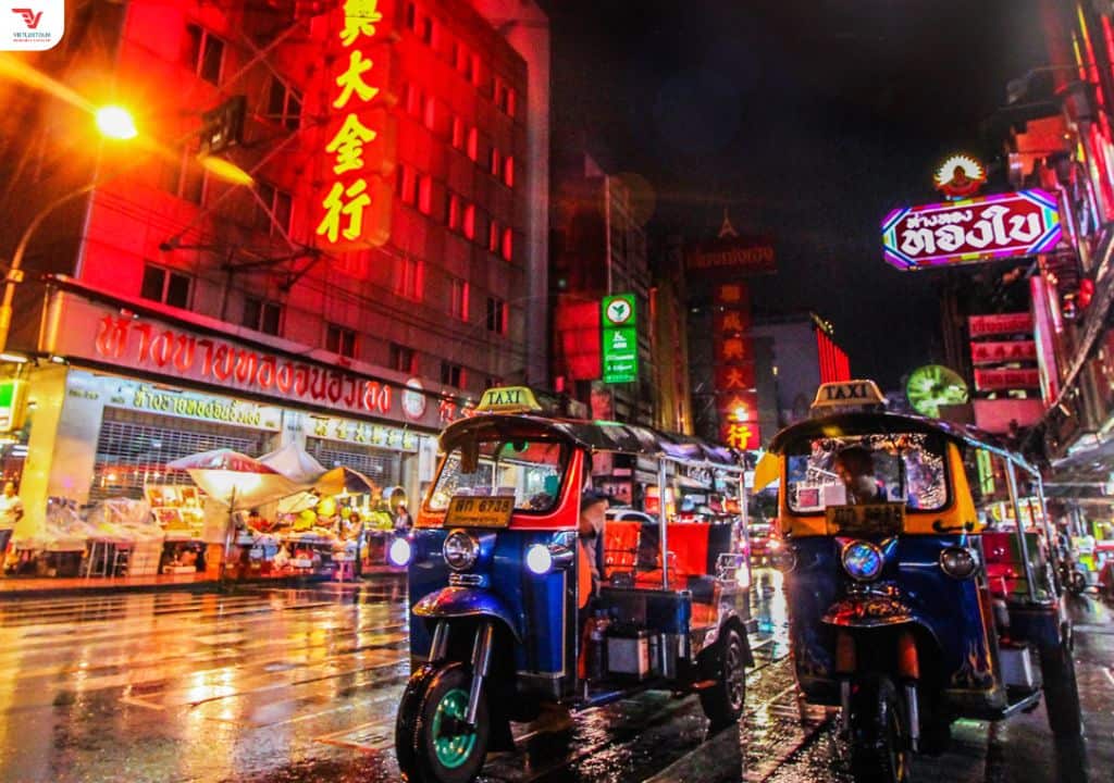Getting Around Cities in Thailand: Tuk-Tuks, BTS, MRT, and More cach-di-xe-tuk-tuk-o-thai-lan-1-min Getting Around Cities in Thailand: Tuk-Tuks, BTS, MRT, and More