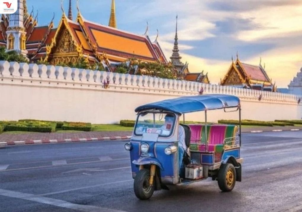 Getting Around Cities in Thailand: Tuk-Tuks, BTS, MRT, and More cach-di-xe-tuk-tuk-o-thai-lan-2-min Getting Around Cities in Thailand: Tuk-Tuks, BTS, MRT, and More