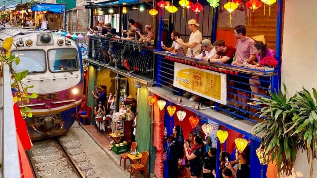 Hanoi Train Street: Beautiful but Dangerous Attraction hanoi-train-street-hanoioldquarterguide-13-1024x576 Hanoi Train Street: Beautiful but Dangerous Attraction