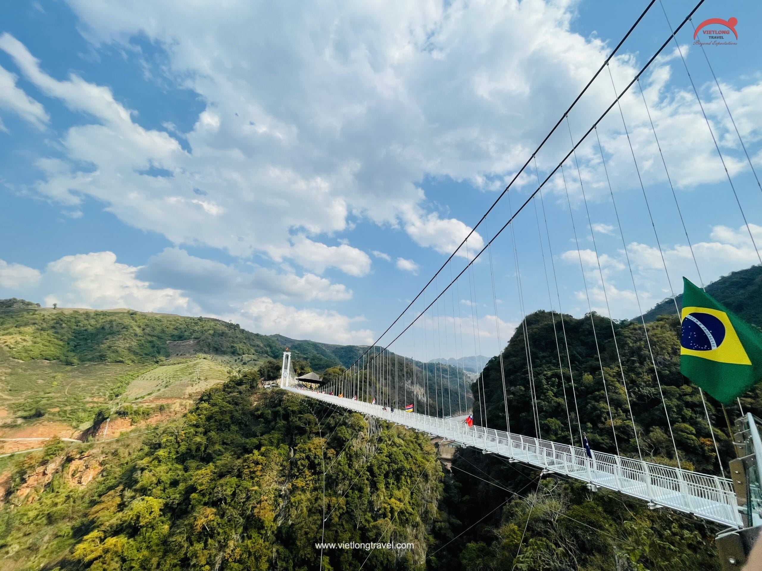 Best 3-Day Hanoi to Moc Chau Itinerary Options for Nature, Culture & Adventure 3-day-moc-chau-tour-to-bach-long-glass-bridge-7 Best 3-Day Hanoi to Moc Chau Itinerary Options for Nature, Culture & Adventure