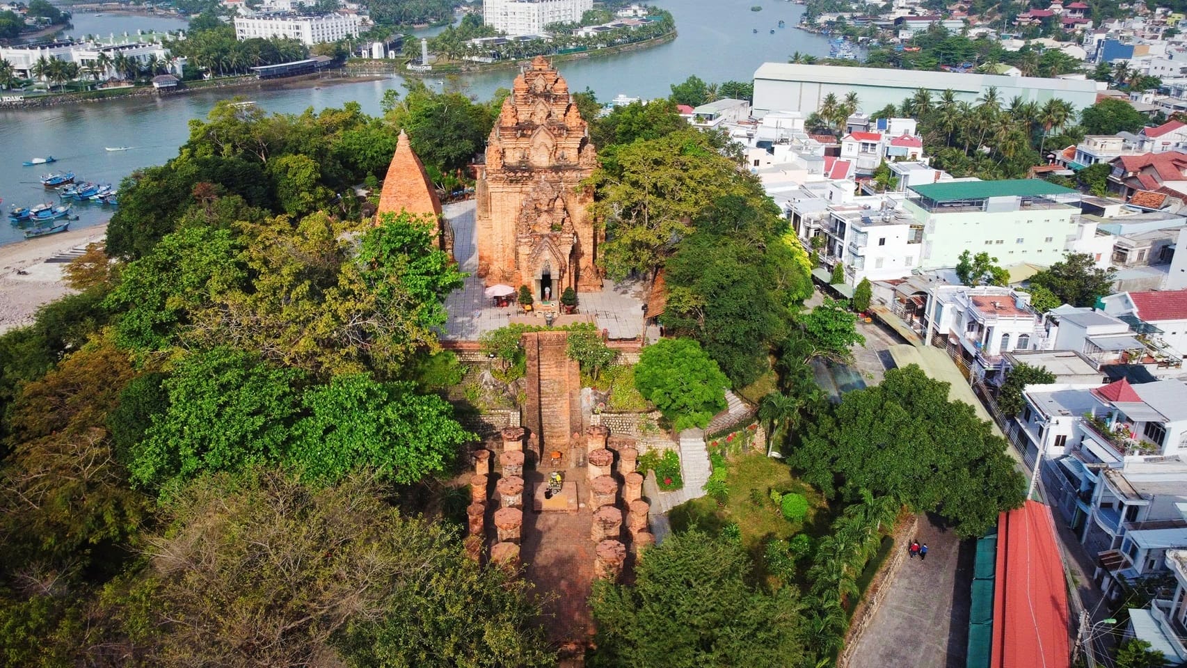 Why Include Nha Trang in a Heritage-by-Train Route? Po-Nagar-Cham-Towers-1 Why Include Nha Trang in a Heritage-by-Train Route?